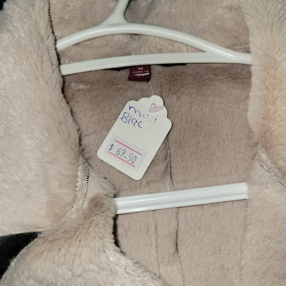 Women's Tan/ Cream Soft  Jackets With Pockets  Zipper Closure - Picture 2 of 10